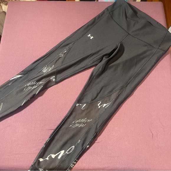 Under Armour Heatgear Compression 23" Cropped Leggings in black - Size Medium - Picture 3 of 9